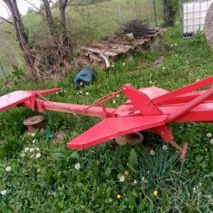 Prodajem roto kosu i grabilicu.