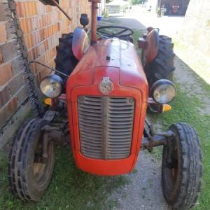Traktor IMT 533