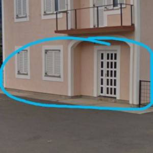 IZNAJMLJUJE SE POSLOVNI PROSTOR U LIČKOM LEŠćU