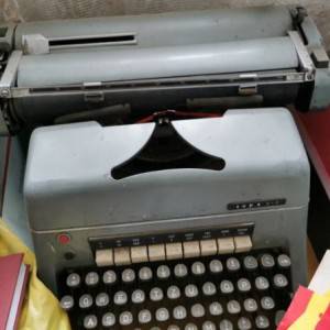 Pisaća mašina Olivetti, samo 15 EURA