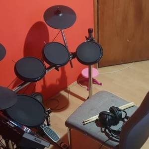 Prodajem elektronac, Alesis Forge advanced, može zamjena za elektro ak