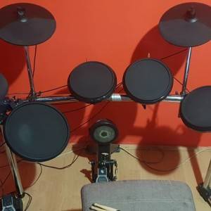Prodajem elektronac, Alesis Forge advanced, može zamjena za elektro ak