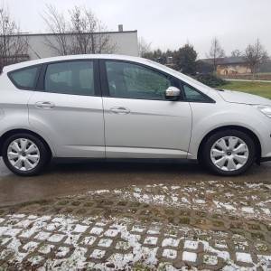 Prodajem Ford registriran god dana