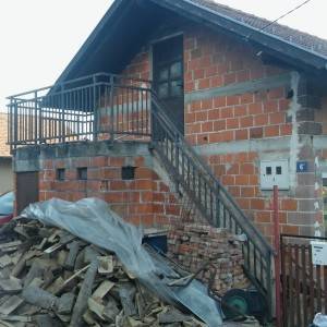 Prodajem kucu u Sesvetama kod Markovog polja