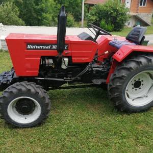 Traktor Universal 300 DTC