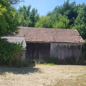 Kuća na selu sa imanjem