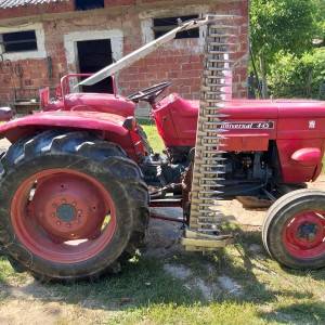 Traktor Universal 445