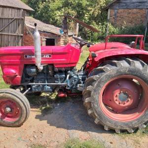 Traktor Universal 445