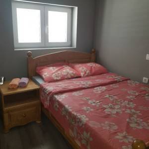 ** Prodajem dva apartmana u Vrsima**