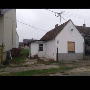 Stara kuća za rušenje