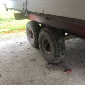 Jednoosovinka s HIAB 445 RV kranom, kruta