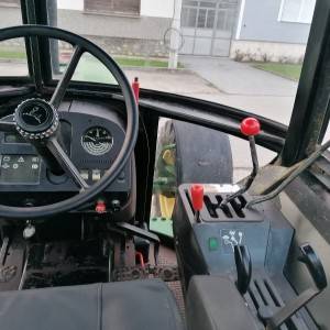 John Deere 2140