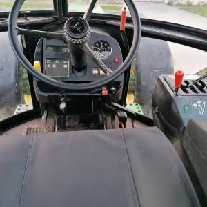 John Deere 2140