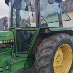 John Deere 2140