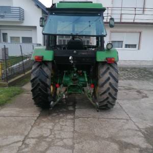 John Deere 2140