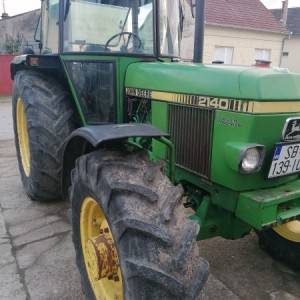John Deere 2140