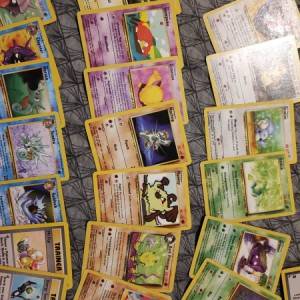 Prodaje se kompletan lot original Pokemon karata najstariji setovi
