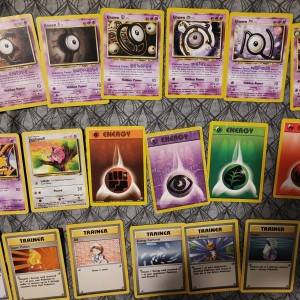 Prodaje se kompletan lot original Pokemon karata najstariji setovi