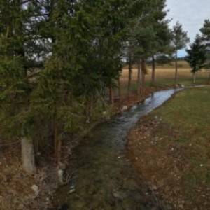 Kuća + veliko zemljište sa potokom Oštarije-Josipdol