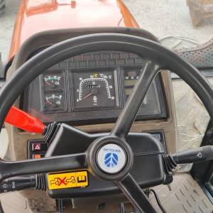 Traktor New Holland M 135