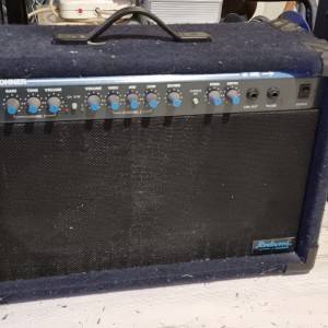 Hohner HR 40RC gitarsko pojačalo