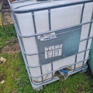 Plastični mobilni spremnik