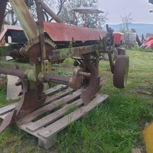 Dvobrazni plug claas