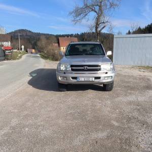 TOYOTA LAND CRUISER 100