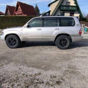 TOYOTA LAND CRUISER 100