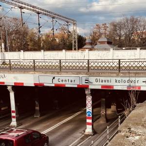 Iznajmljujem stambeni obijekt 220k2 -40 kreveta 095-865-8081