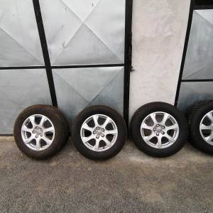 Prodajem alu felge sa gumama 235/65R17