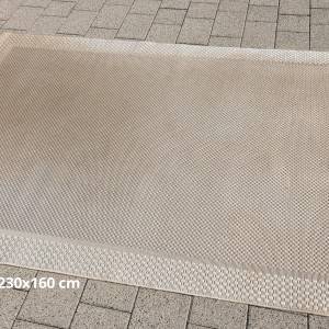 Tepisi - tri komada raznih veličina i boja