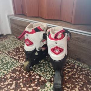 Prodajem djecje role broj 30-33
