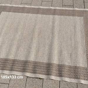 Tepisi - tri komada raznih veličina i boja