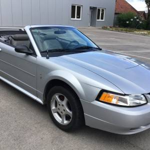 Prodajem Ford Mustang Cabriolet