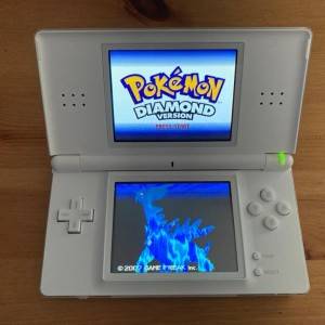 Nintendo DS Lite + 3 Pokemon igre