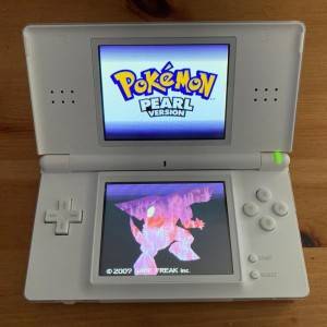 Nintendo DS Lite + 3 Pokemon igre