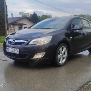 Opel Astra 1.7 CTDI top stanje