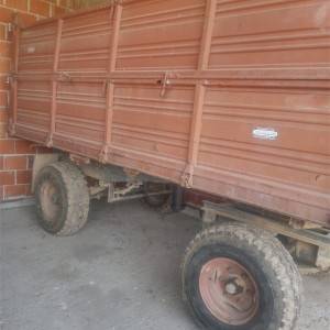 Prikolica kiper 8 i