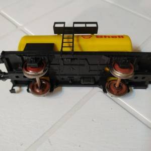 Cisterna Roco 2 metalne osovine Shell H0 1:87 u dobrom stanj