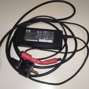 Originalni HP AC Adapteri 19V korišteni i ispravan