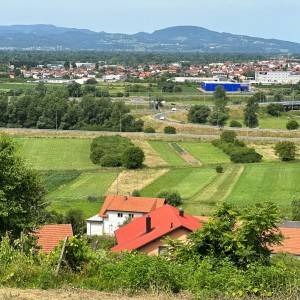 Prodaje se građevinsko zemljište na izuzetnoj lokaciji 2