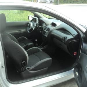 peugeot 206 hdi 188000km.klima,reg.do 06.24.