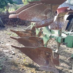 Prodajem 3 brazde plug okretač Eberhardt