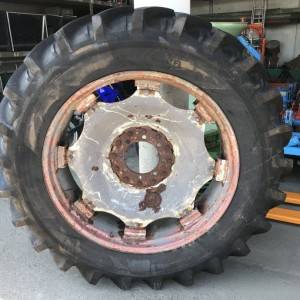 Guma za traktor s felgom