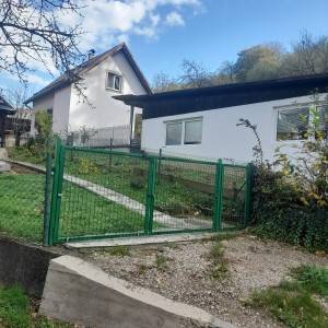 Prodajem kuću i kompletno imanje