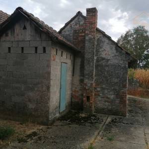 Obiteljska kuća s pomoćnim zgradama - Lipovača (Vukovar)