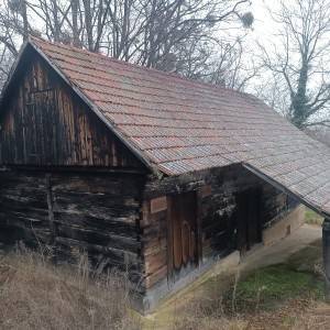 Drvena hrastova hiža