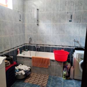 Obiteljska kuća s uređenom okućnicom - širi centar Osijeka