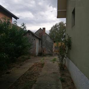 Obiteljska kuća s pomoćnim zgradama - Lipovača (Vukovar)
